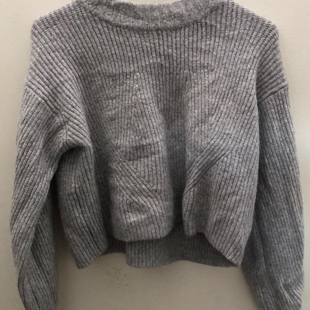 super cute grey knitted shirt